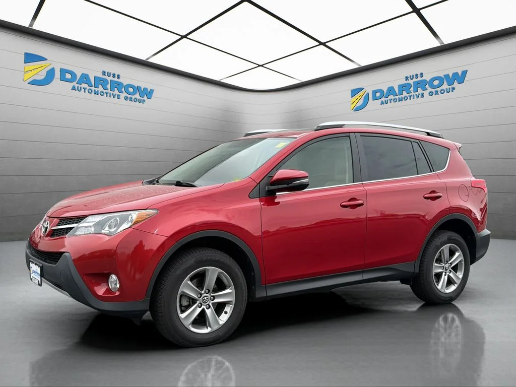 Used 2015 Red Toyota XLE image 5