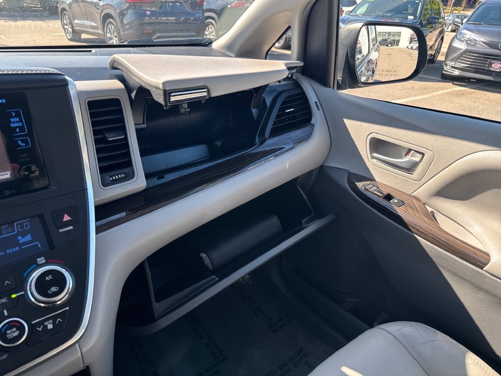 Used 2017 Gray Toyota XLE Premium image 30
