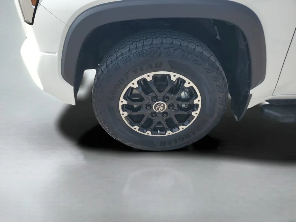 Used 2022 White Toyota SR5 image 25