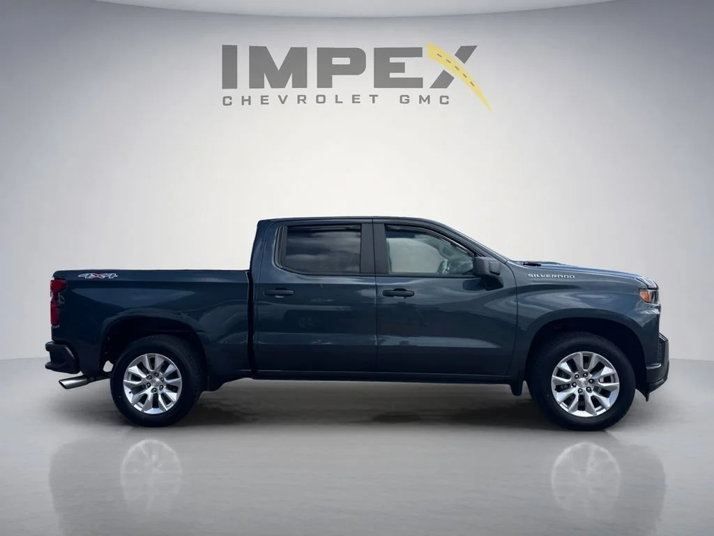Used 2020 SHADOW GRAY METALLIC Chevrolet Custom image 6