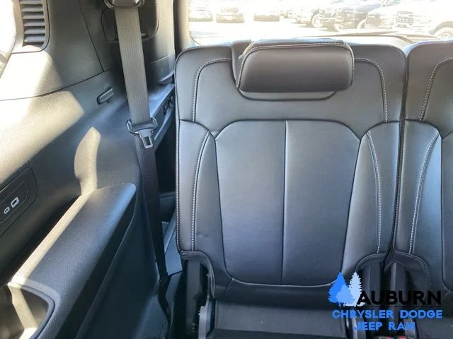 New 2026 Bright White Clear-Coat Exterior Paint Jeep Limited image 19