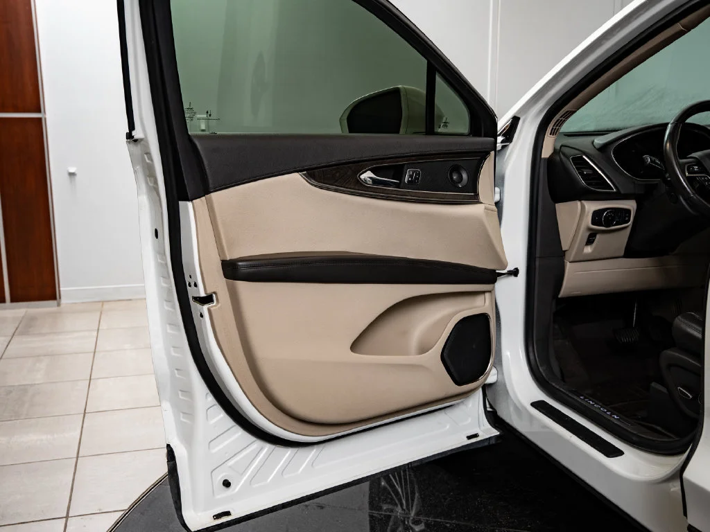 Used 2020 Pristine White Lincoln Reserve image 29