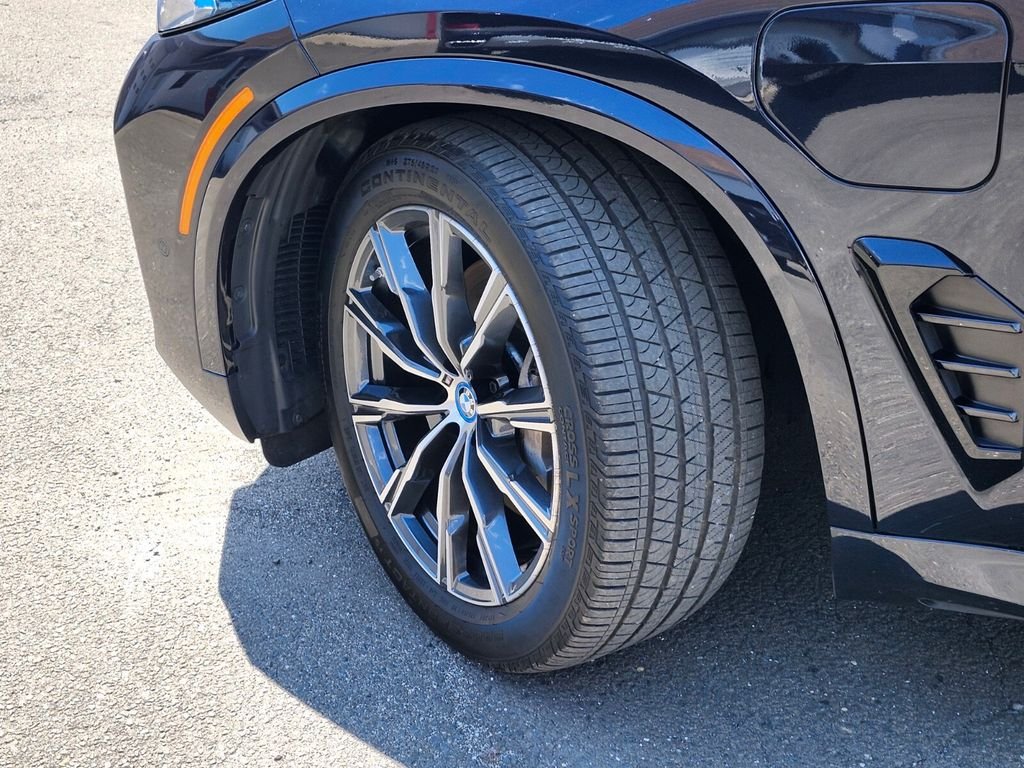 Used 2025 Black BMW xDrive50e image 35