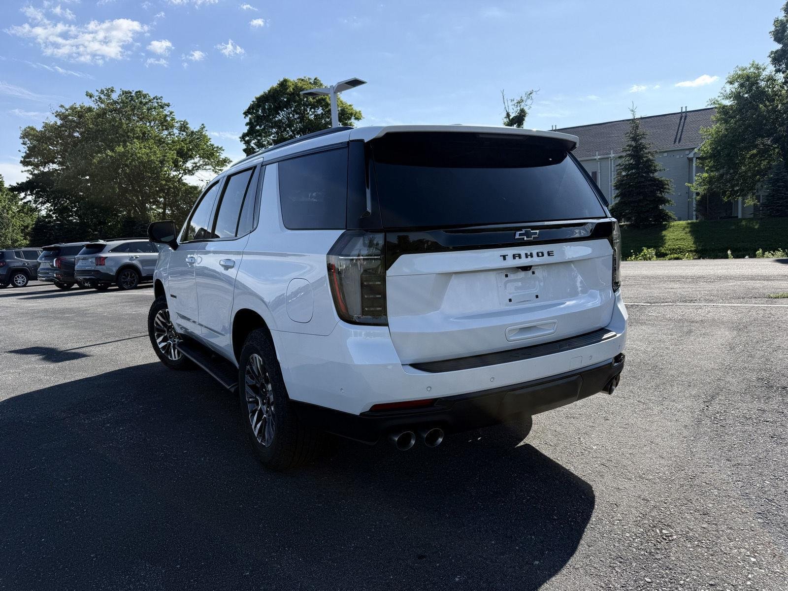 Used 2025 Iridescent Pearl Tricoat Chevrolet Z71 image 2