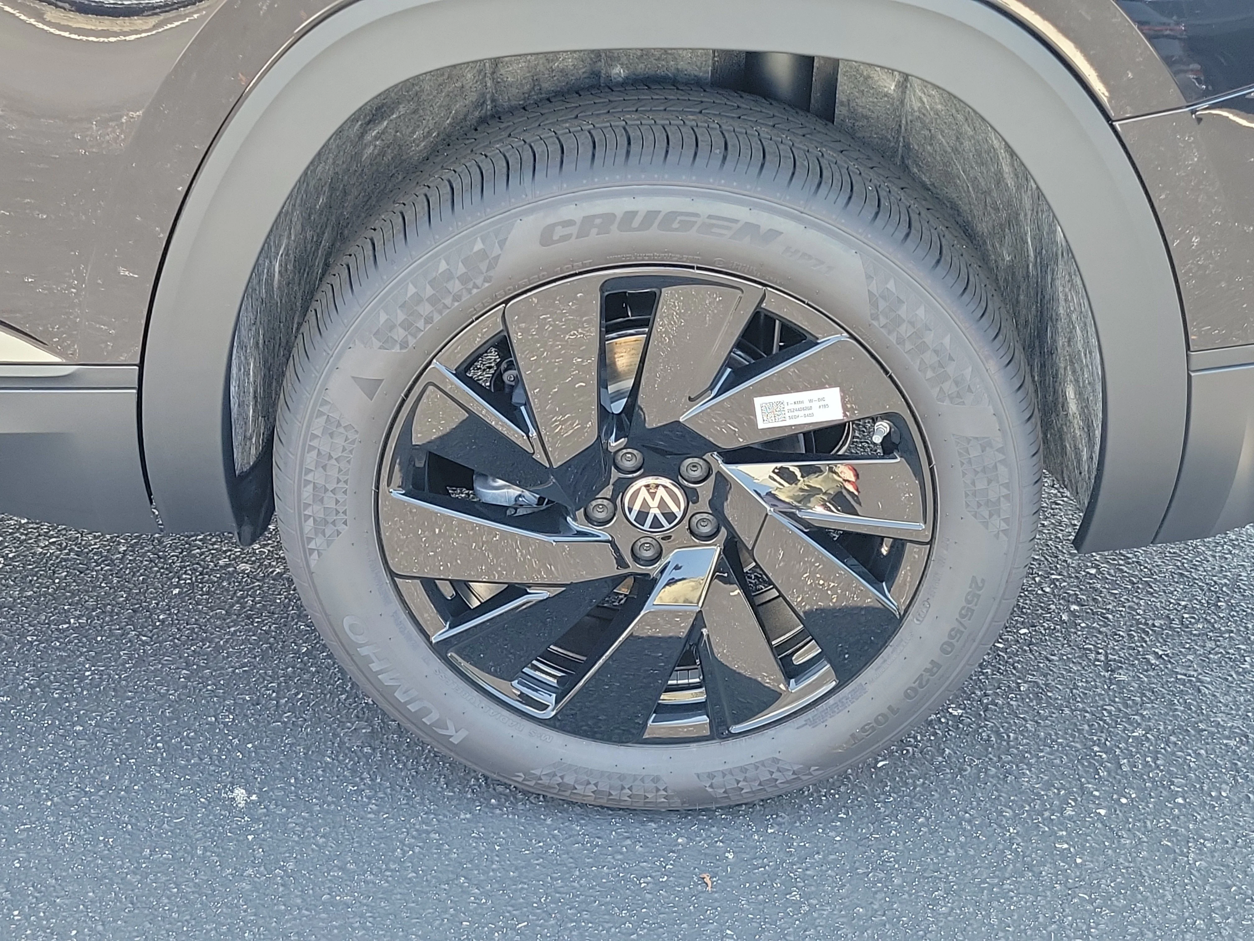 New 2026 Black Volkswagen SE w/Technology image 31