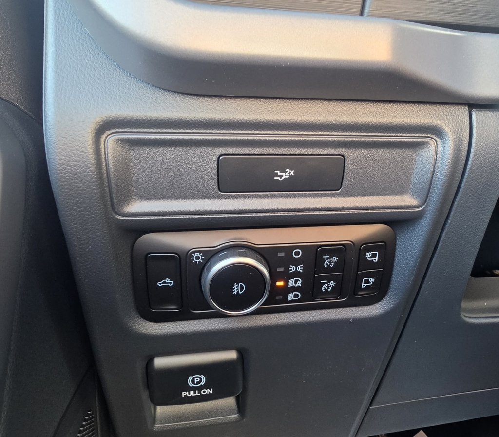 New 2026 Carbonized Gray Metallic Ford XLT image 14