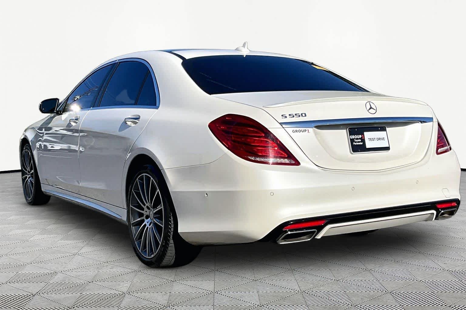 Used 2017 designo Diamond White Metallic Mercedes-Benz S 550 image 12