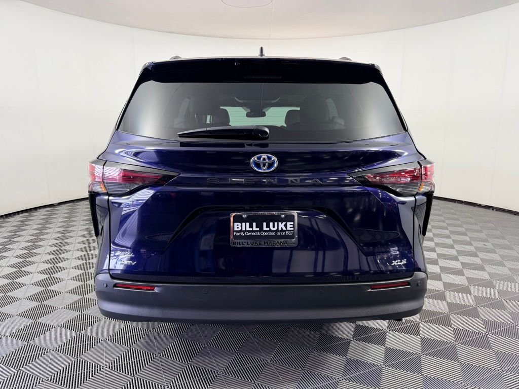 Certified Used 2025  Toyota XLE image 8