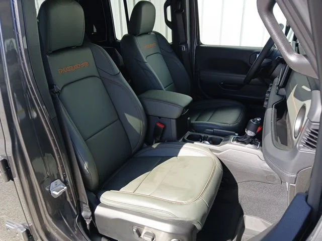 New 2026 Granite Crystal Metallic Clear-Coat Exterior Paint Jeep Mojave X image 29