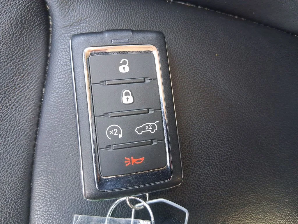 Used 2022 Gray Jeep Limited image 40