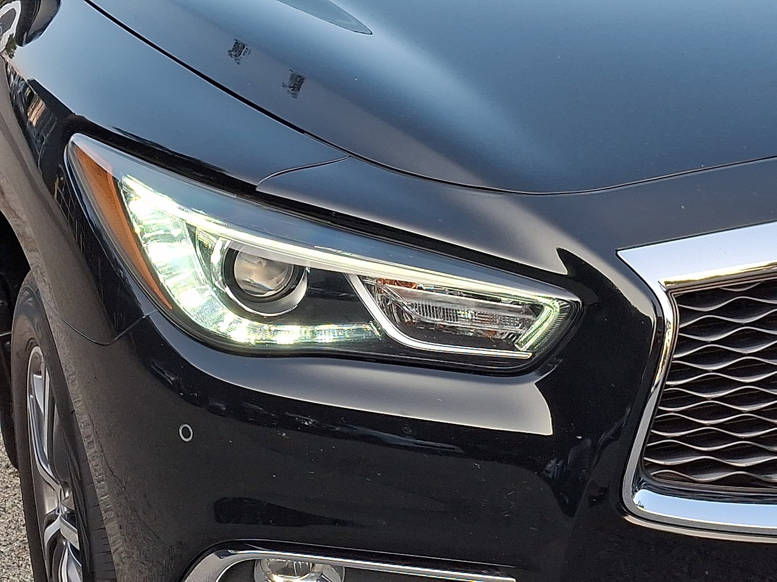 Used 2019 Black Obsidian INFINITI LUXE image 8