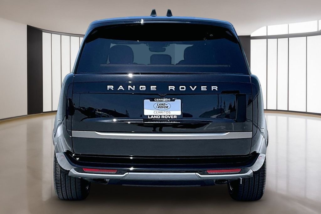 New 2026 SANTORINI BLACK Land Rover SE image 3