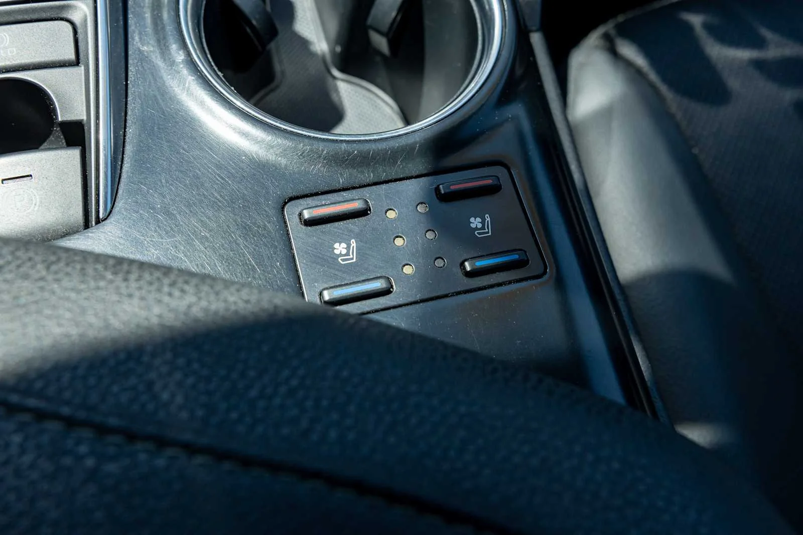 Used 2020 Wind Chill Pearl Toyota XSE V6 image 24