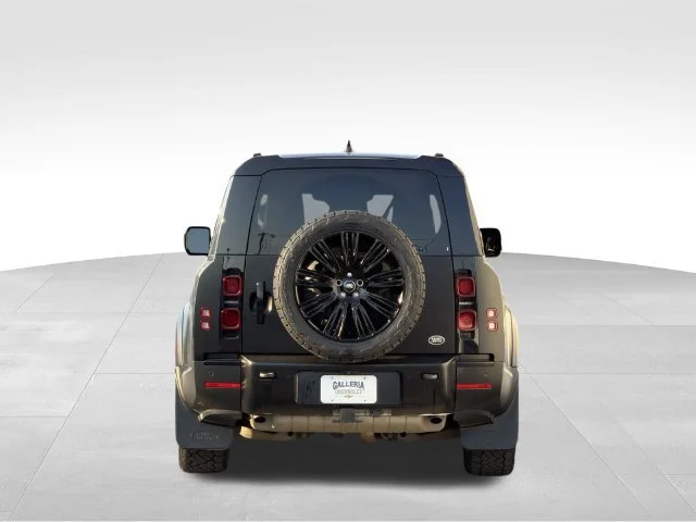 Used 2023 Silver Land Rover 130 SE image 7