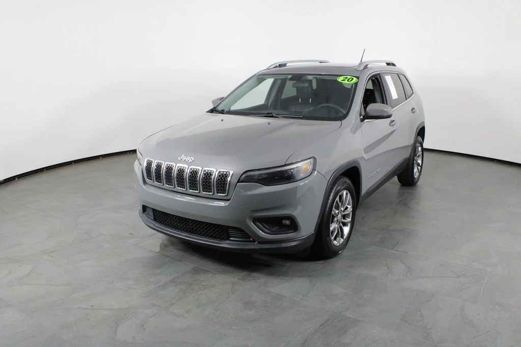 Used 2020 Gray Jeep Latitude Plus image 1