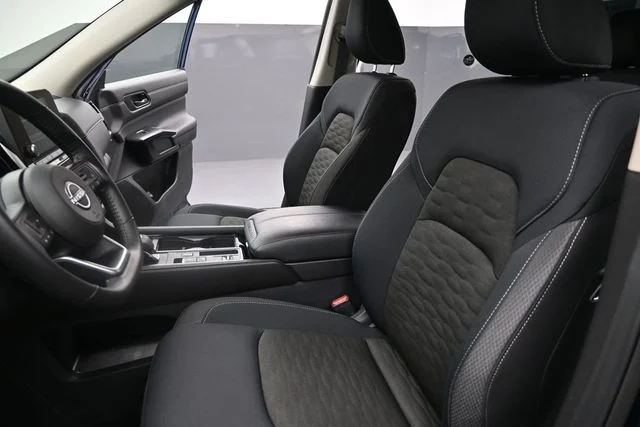 Used 2025 Blue Nissan SV image 18