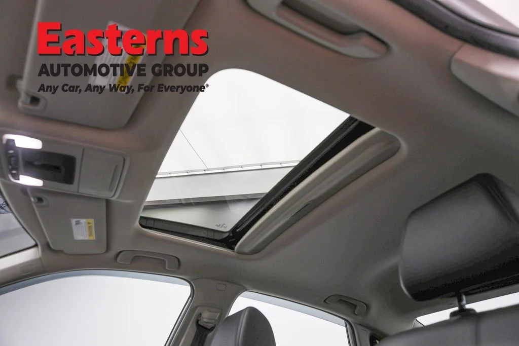 Used 2022 White Honda Touring image 35
