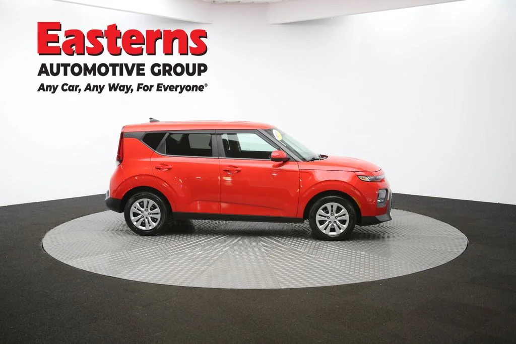 Used 2022 Red Kia LX image 43
