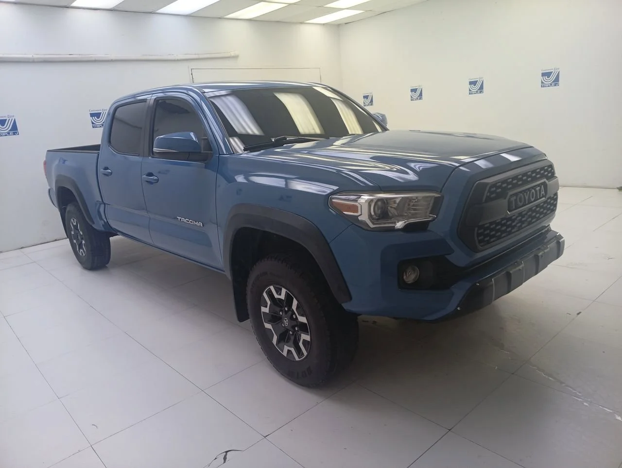 Used 2016 Inferno Toyota SR5 image 2