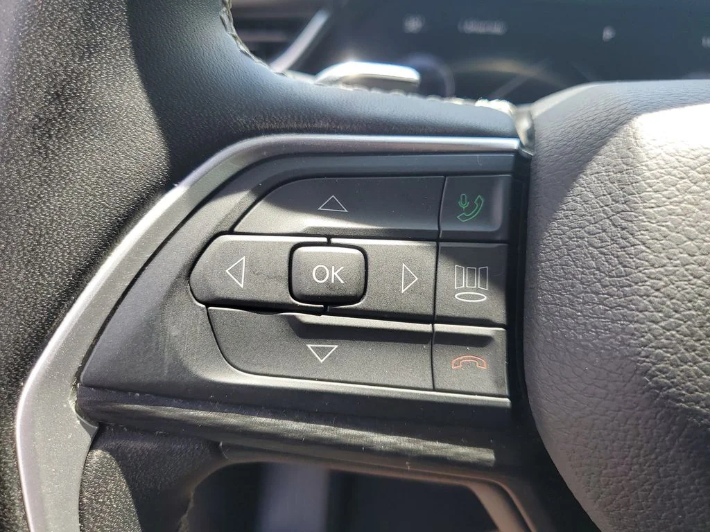 Used 2024 White Jeep Altitude image 16