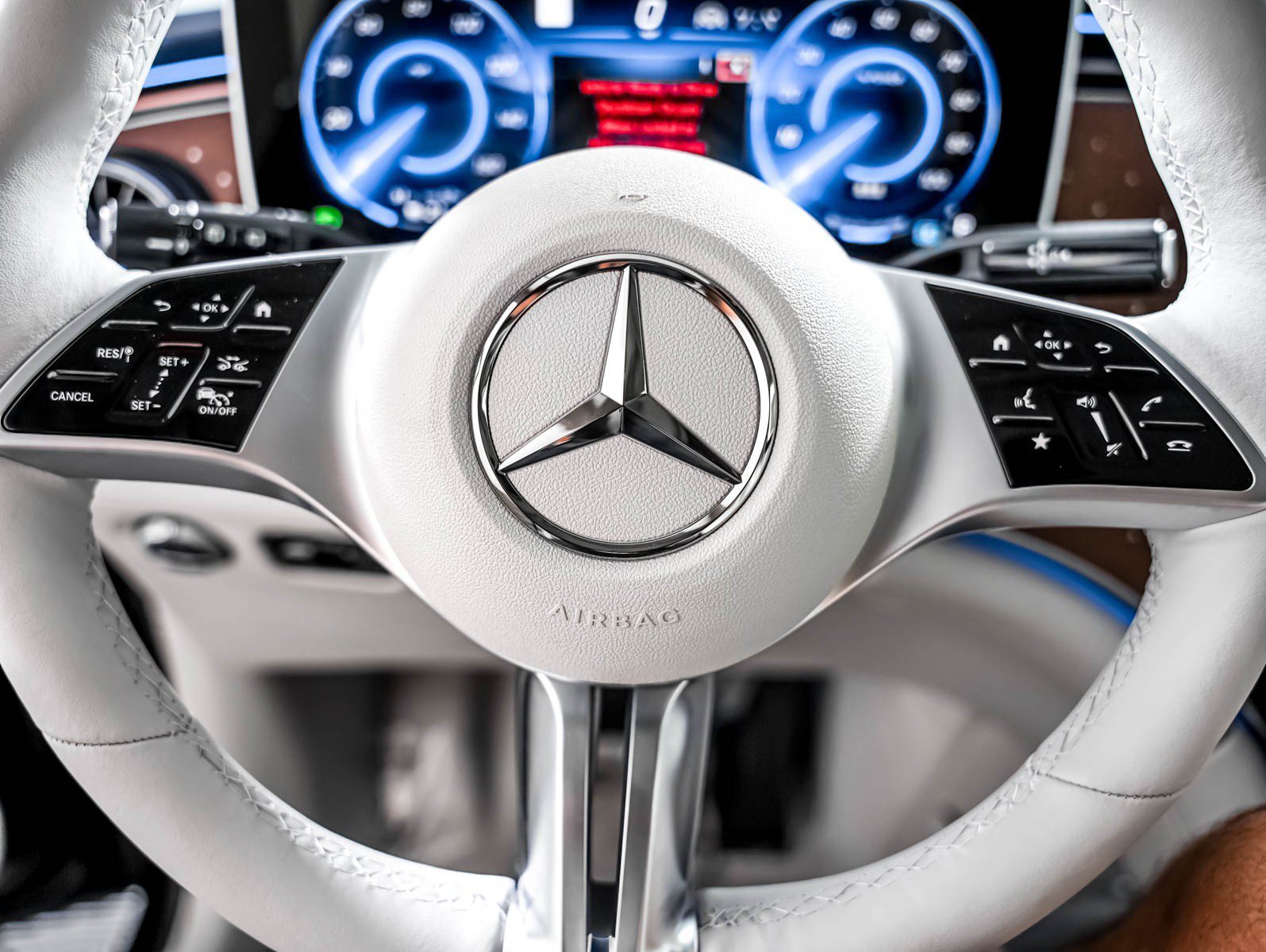 New 2027 Obsidian Black Metallic Mercedes-Benz EQE 320+ image 11