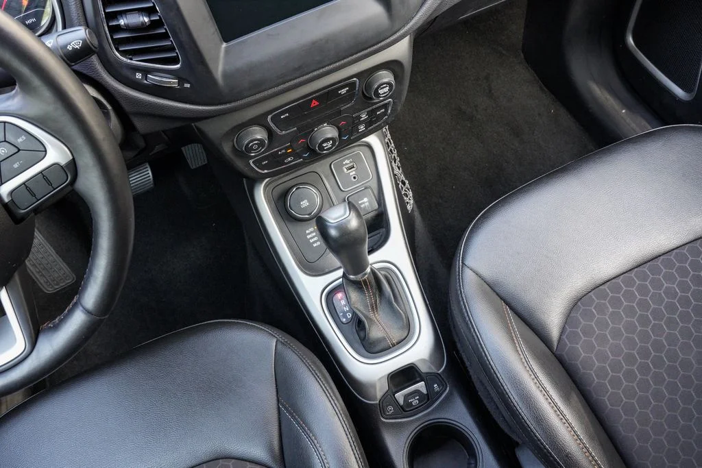 Used 2020 White Jeep Latitude image 21