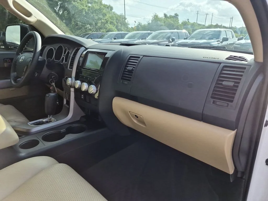 Used 2012 White Toyota Grade image 39