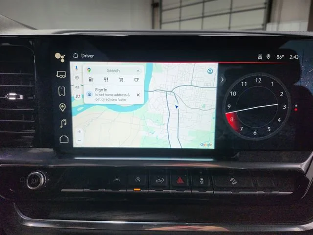 Used 2023 White Frost Tricoat GMC SLT image 31