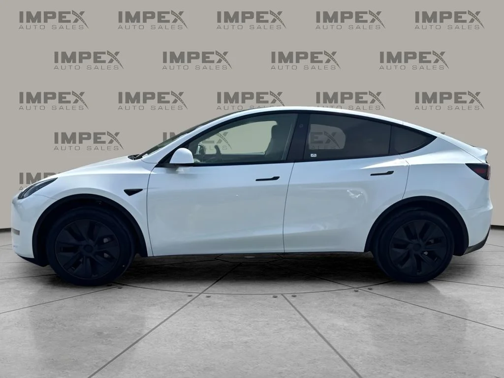 Used 2025  Tesla Long Range image 2
