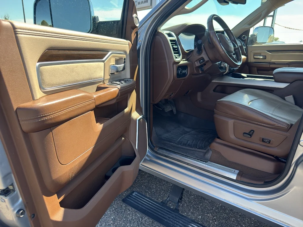 Used 2022 Billet Silver Metallic Clearcoat Ram Laramie image 14