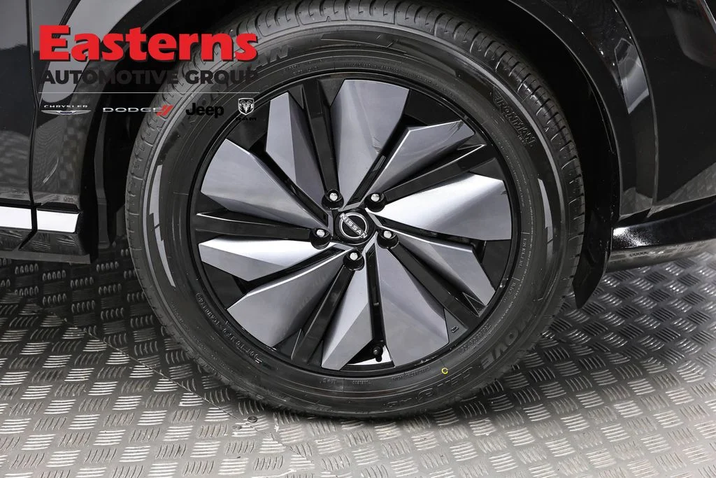 Used 2023 Black Nissan ENGAGE image 32