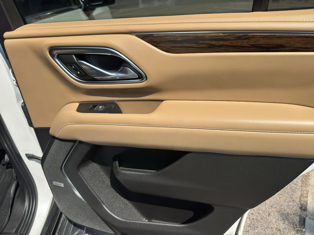 Used 2023 Iridescent Pearl Tricoat Chevrolet Premier image 14