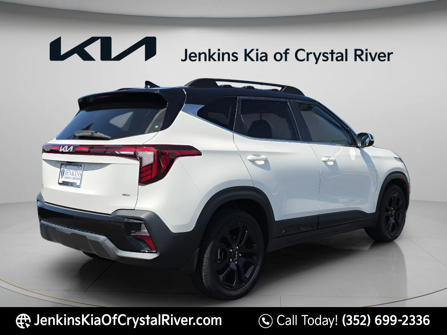 Used 2024 Clear White/Black Roof Kia X-Line image 5