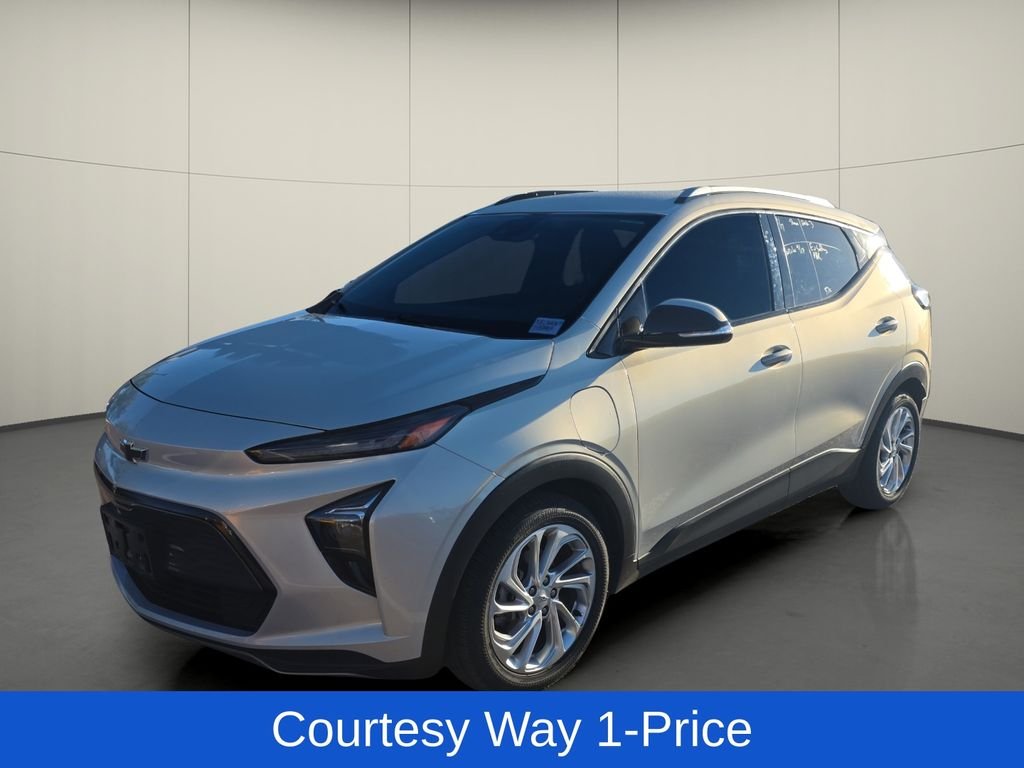 Used 2023 Silver Chevrolet LT image 4