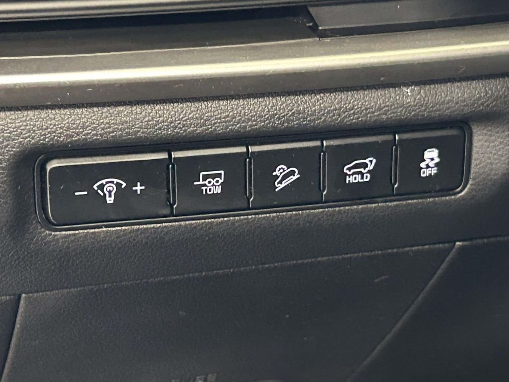 Used 2024 Green Kia EX X-Line image 18