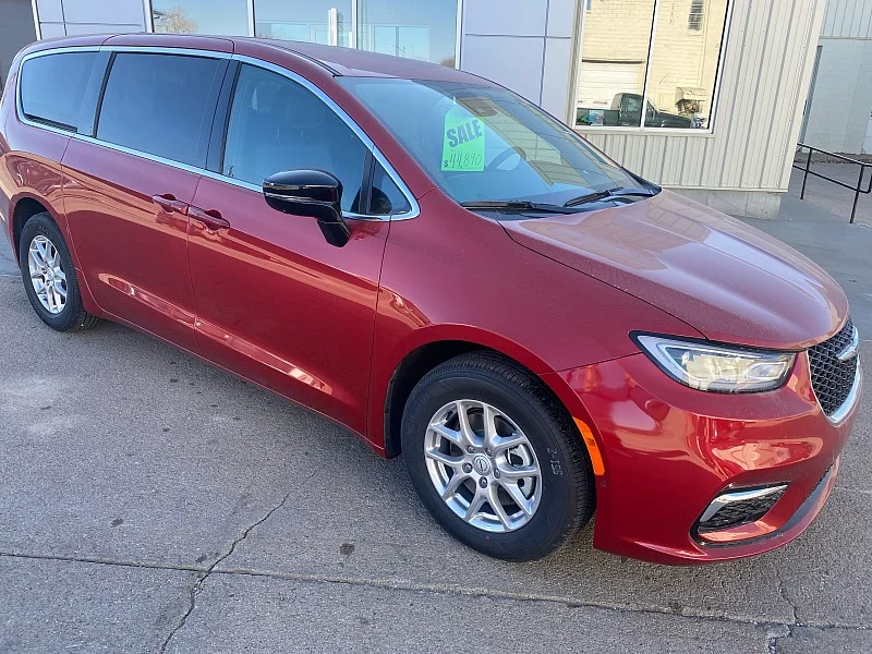 2026 Chrysler Pacifica Select's photo