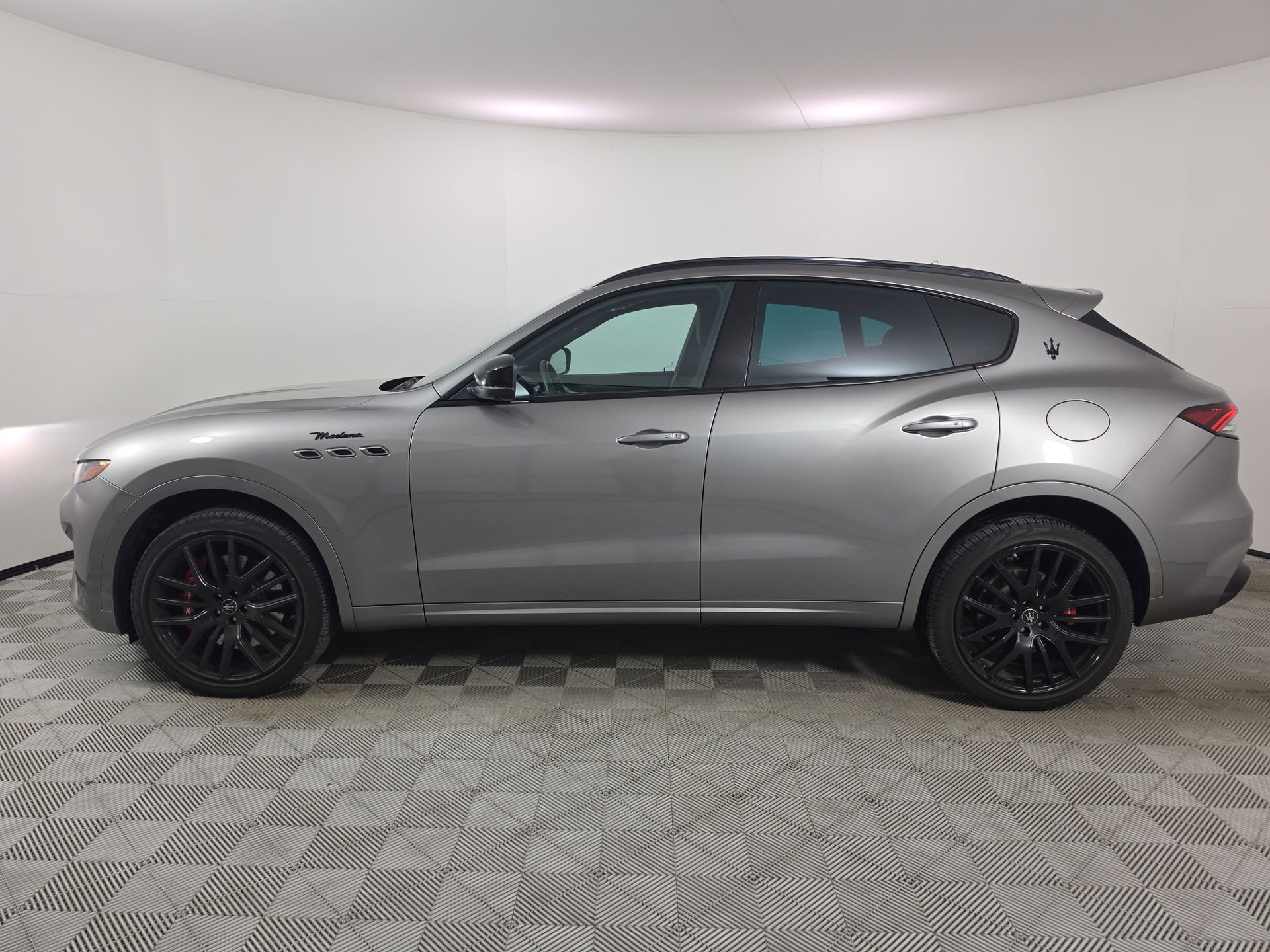 Used 2022 Gray Maserati Modena image 4