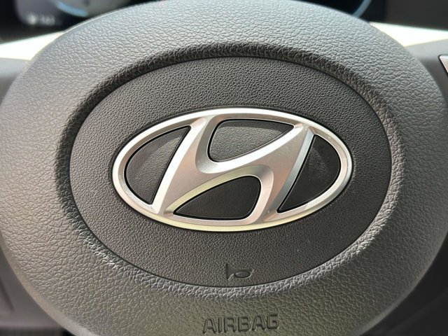 Used 2025 Hyper White Hyundai SEL Premium image 21