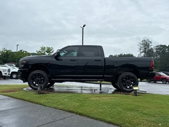 New 2026 Diamond Black Crystal Pearl-Coat Exterior Paint RAM Tradesman image 4