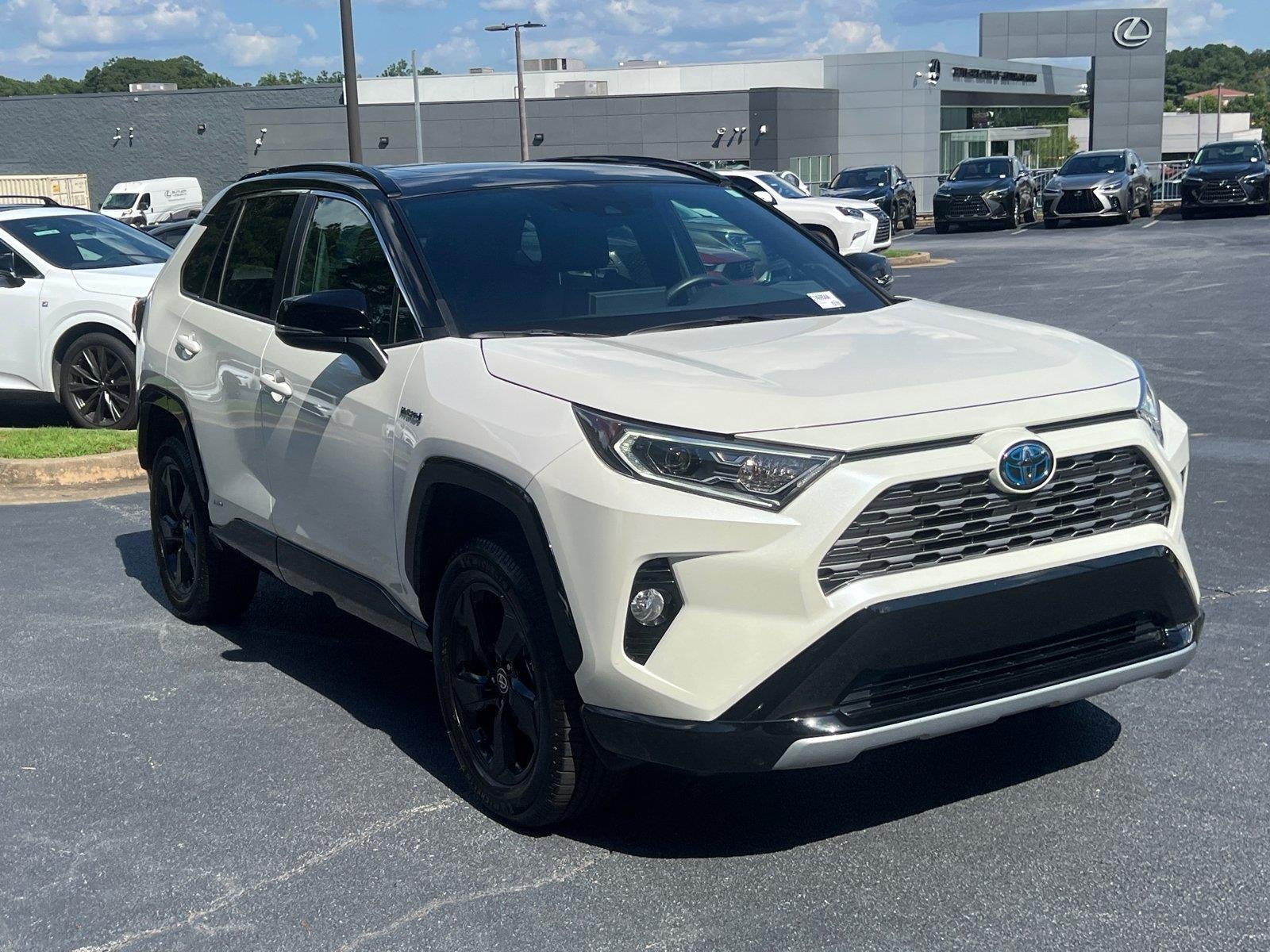 Used 2021 Blizzard Pearl w/Midnight Black Metallic Roof Toyota XSE image 3