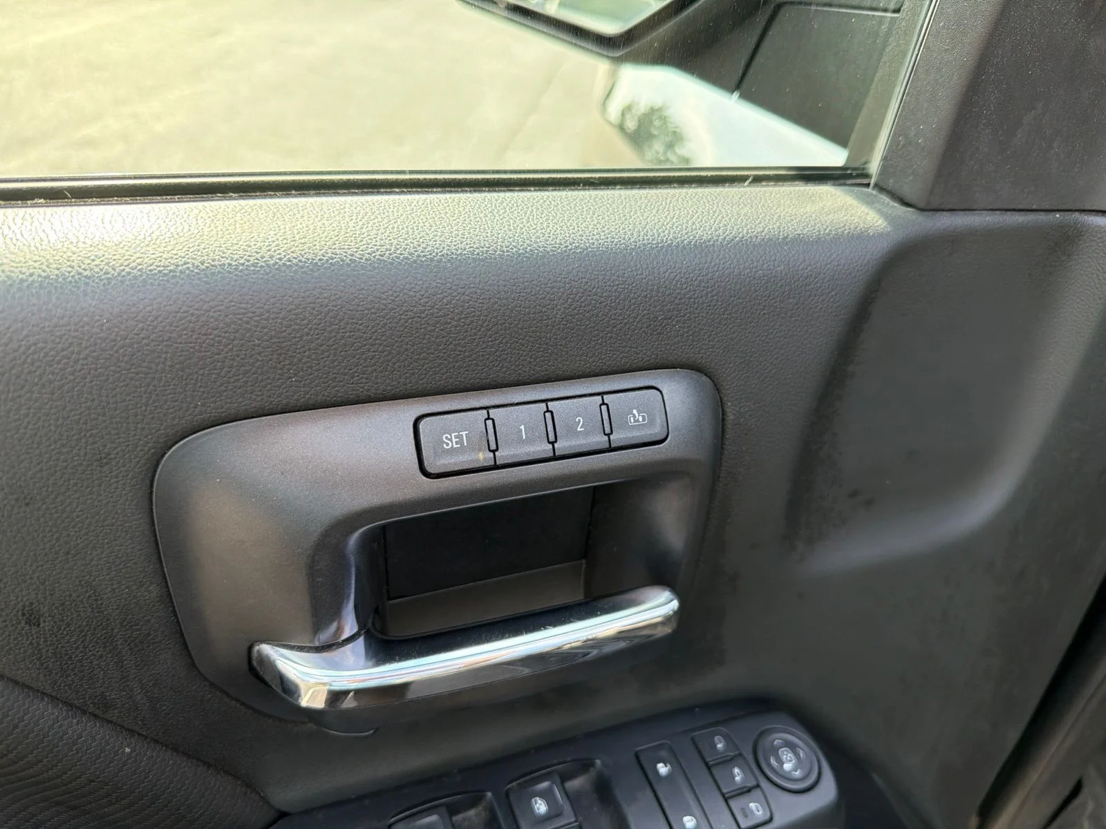 Used 2017 Black GMC SLT image 12