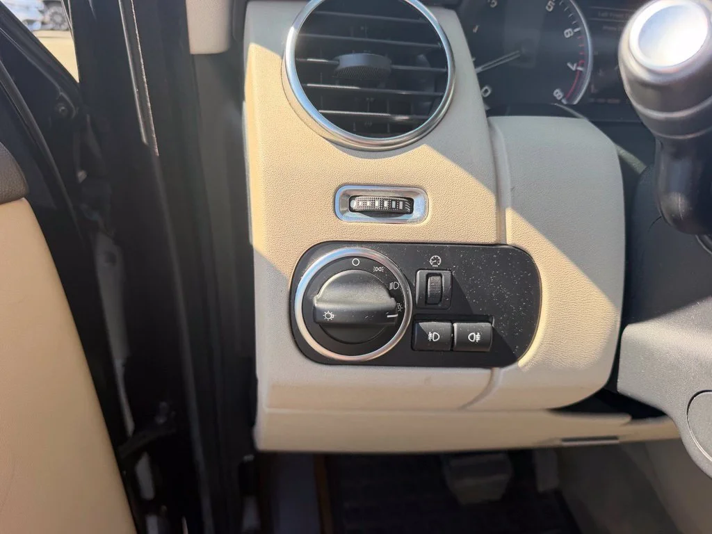 Used 2016 Blue Land Rover HSE image 13