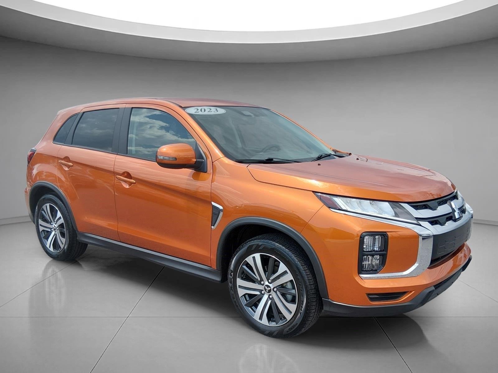 Used 2023 Sunshine Orange Metallic Mitsubishi ES image 7
