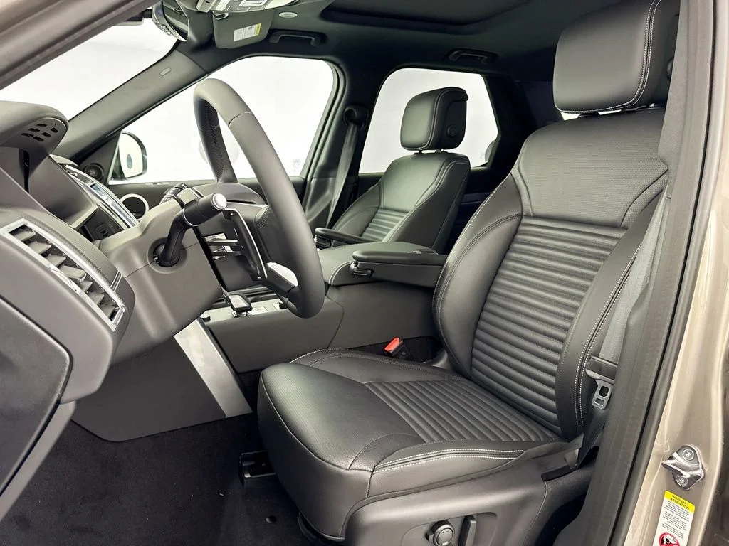 New 2026 Lantau Bronze Land Rover Dynamic SE image 21