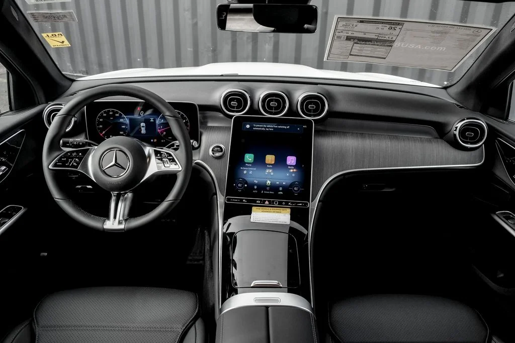 New 2026 Polar White Mercedes-Benz GLC 300 image 18