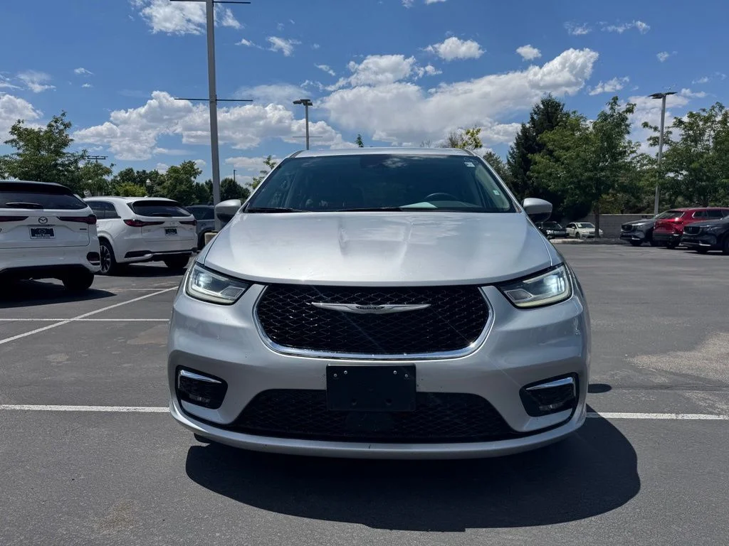 2023 Chrysler Pacifica Hybrid Touring L Hybrid's photo