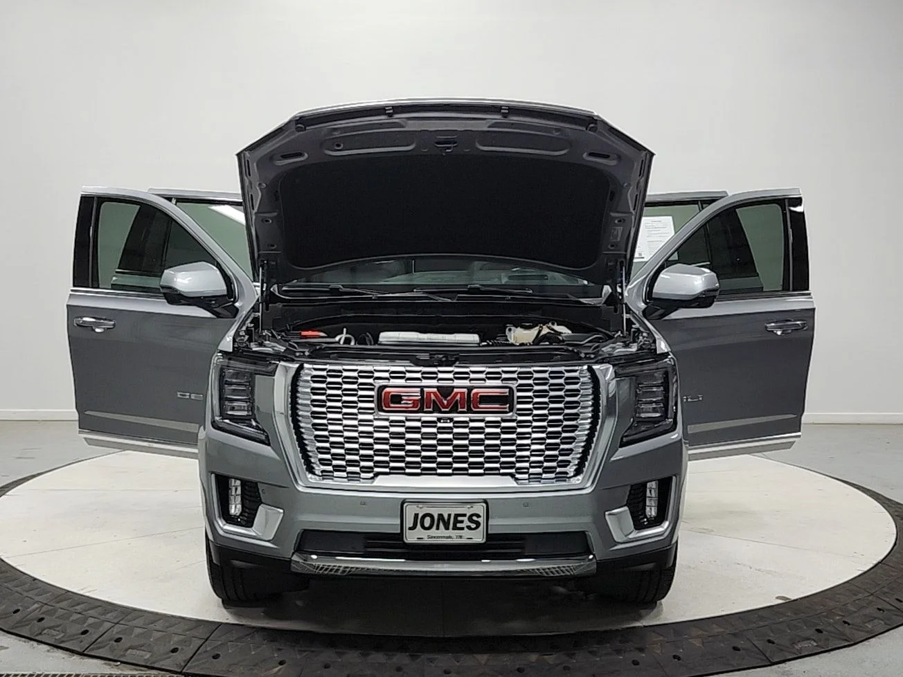 Used 2023 Silver GMC Denali image 10