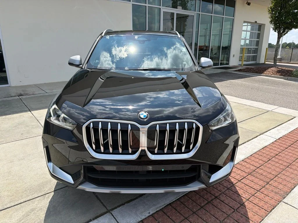 Used 2023 Black BMW xDrive28i image 2