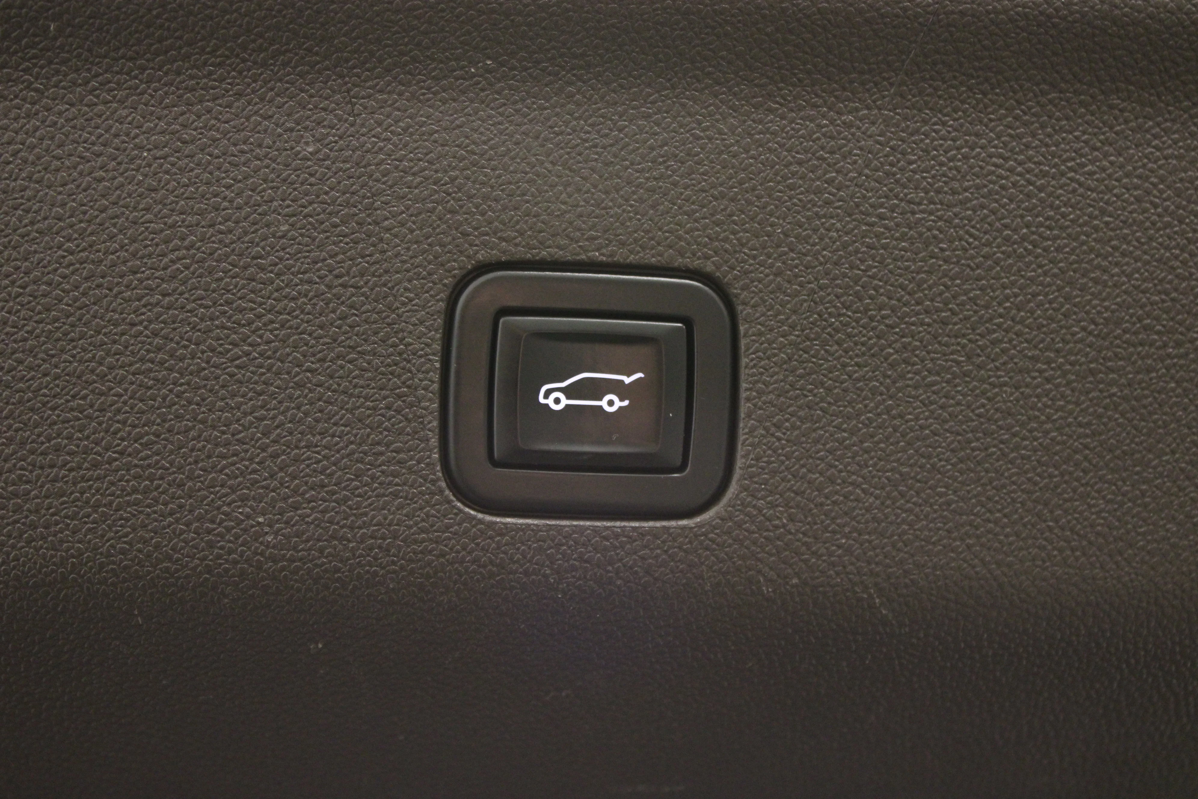 Used 2022 Summit White GMC Denali image 15