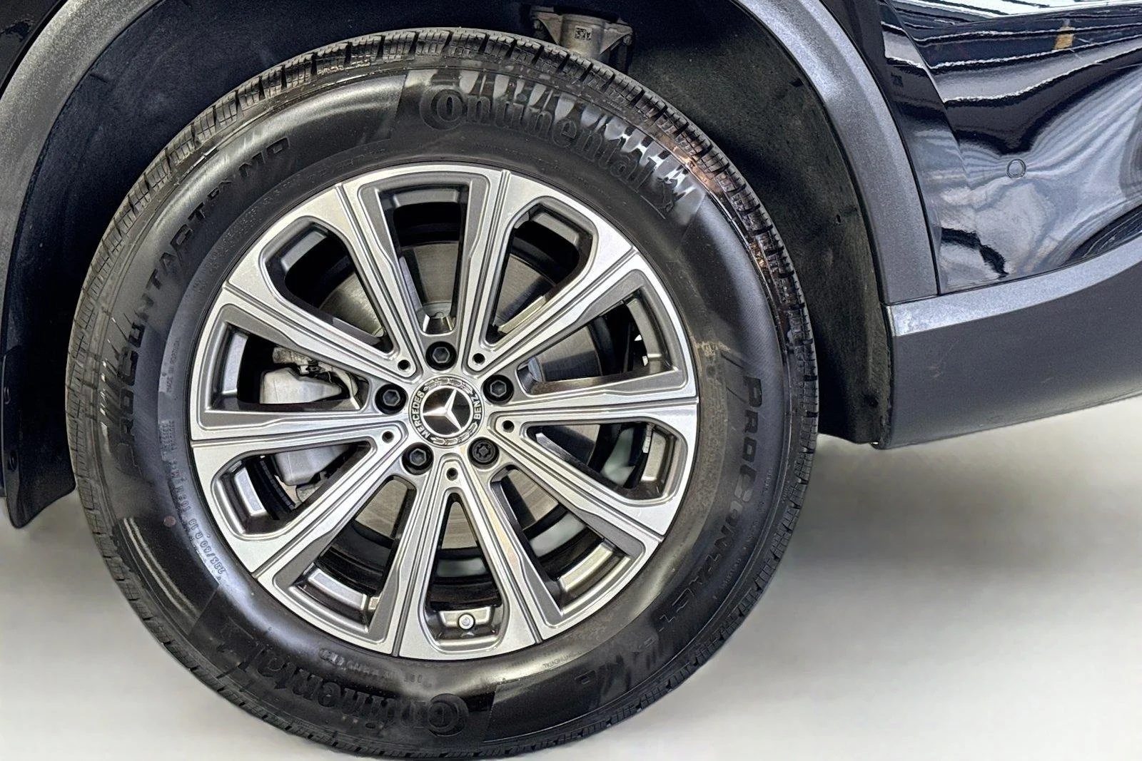 Used 2025 Black Mercedes-Benz GLC 300 image 29